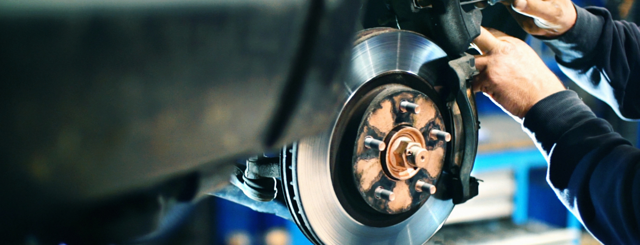 Hoe weet je of jouw remmen of remschijven aan vervanging toe zijn?